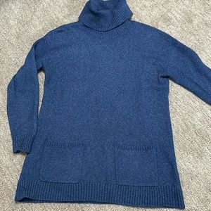 Beautiful blue loft turtleneck front pockets size S